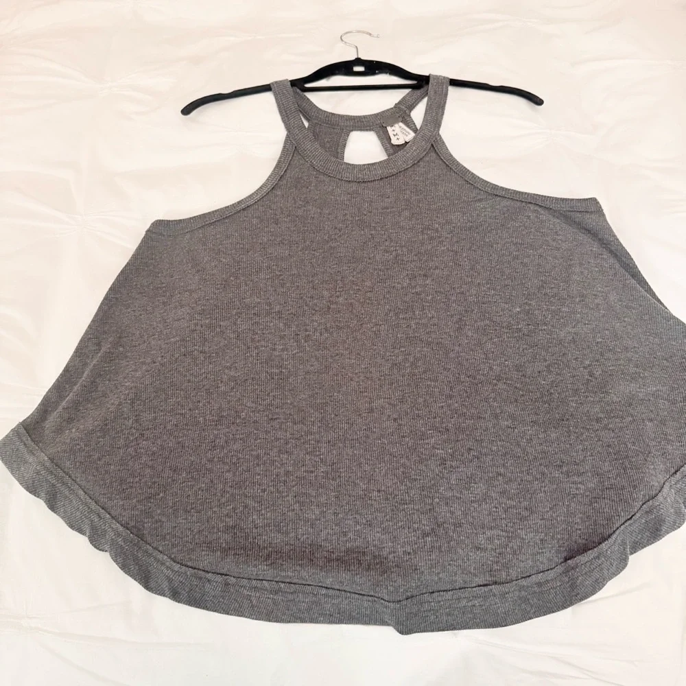 NWOT FREE PEOPLE WE THE FREE GRAY RACERBACK TANK TOP—PRISTINE, NEVER WORN! - Picture 5 of 11